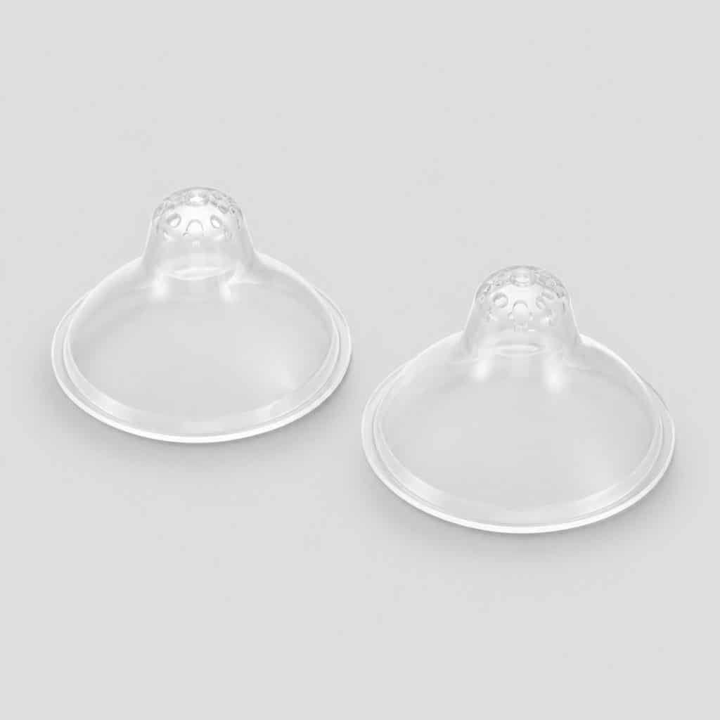 Paire de protège-mamelons en silicone transparent sur fond clair
