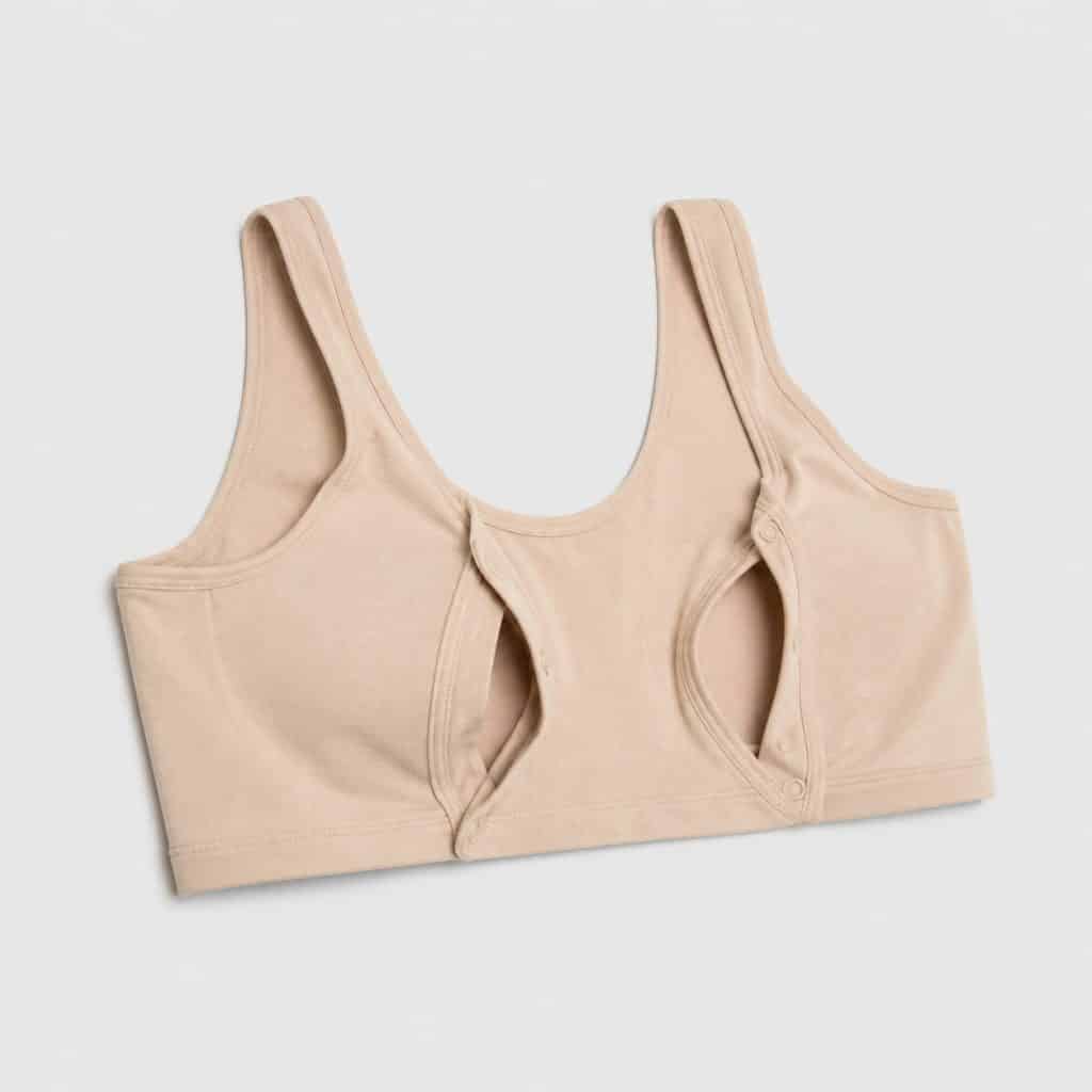 Brassière d'expression mains libres sur fond neutre