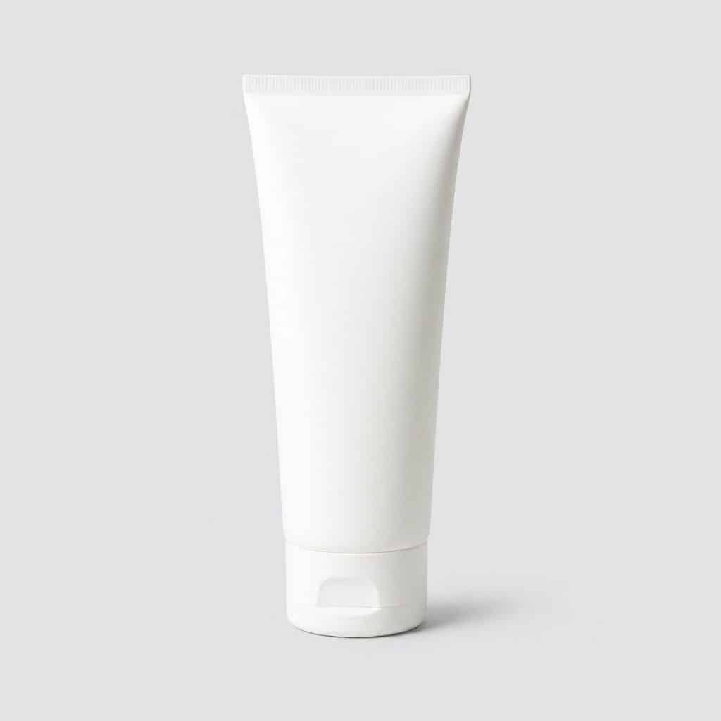 Tube de crème corps apaisante posé sur fond neutre