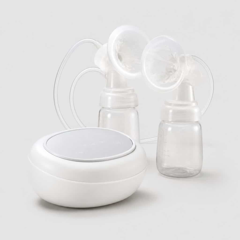 Tire-lait électrique double pompage sur fond neutre